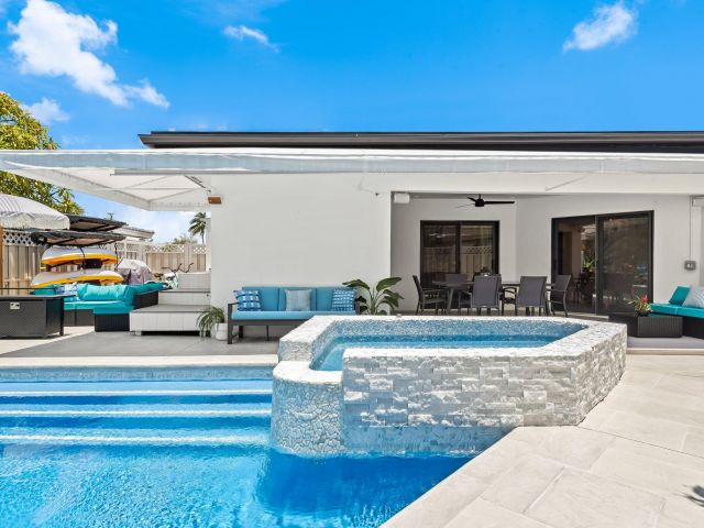 Продажа дома по адресу 581 SE 5th Avenue - фото 6238241