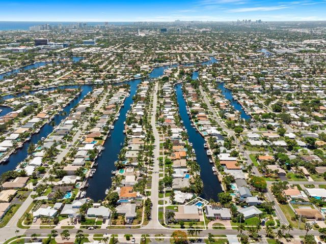 Продажа дома по адресу 581 SE 5th Avenue - фото 9037528