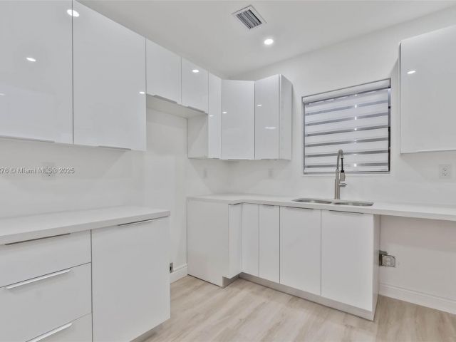 Дом в аренду по адресу 583 NW 47th Ter - фото 6238833