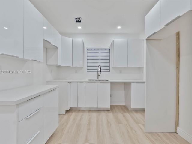 Дом в аренду по адресу 583 NW 47th Ter - фото 6238834