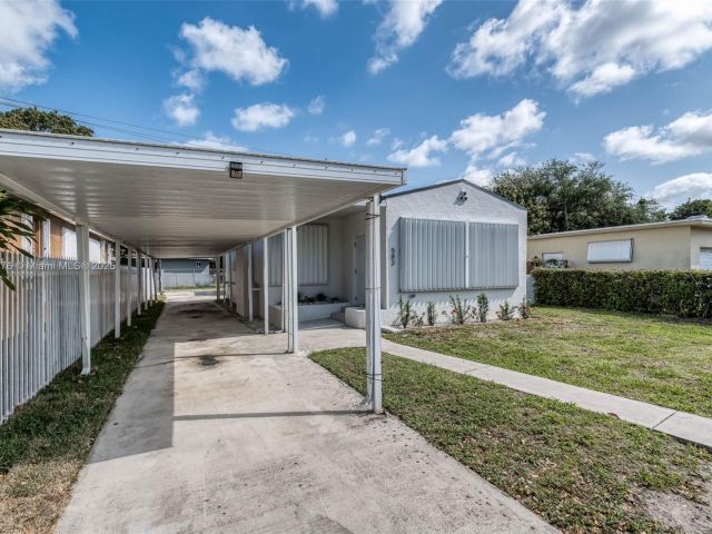 Дом в аренду по адресу 583 NW 47th Ter - фото 6238842