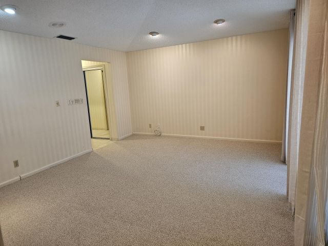 Дом в аренду по адресу 627 Pine Lake Drive - фото 6268888