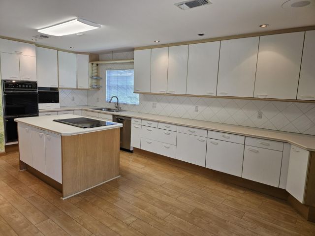 Дом в аренду по адресу 627 Pine Lake Drive - фото 6268896