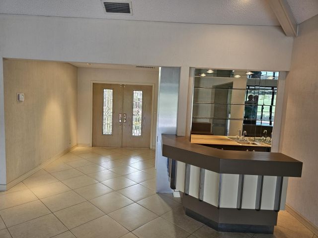 Дом в аренду по адресу 627 Pine Lake Drive - фото 6268903