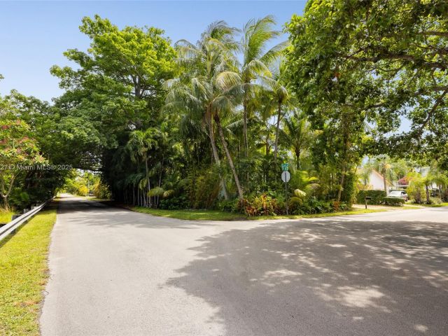 Продажа дома по адресу 6400 SW 81st St - фото 6242571