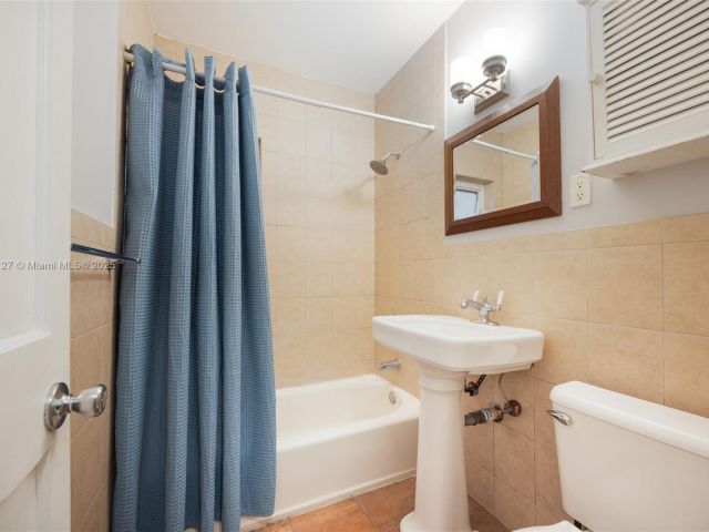 Продажа дома по адресу 6400 SW 81st St - фото 6242572