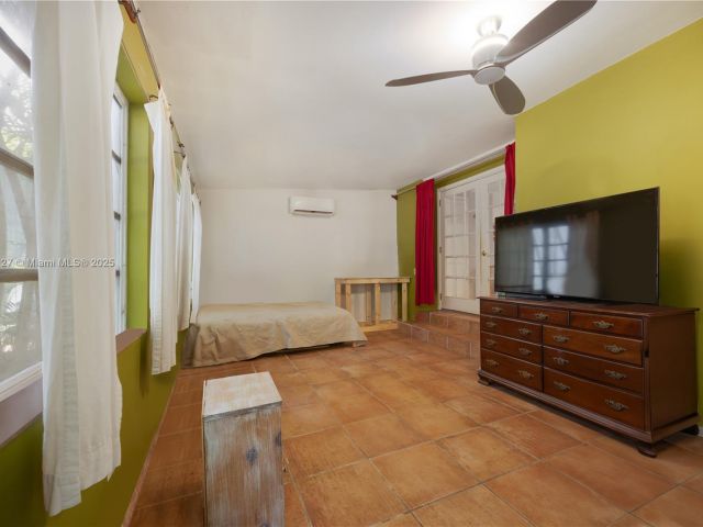 Продажа дома по адресу 6400 SW 81st St - фото 6242575