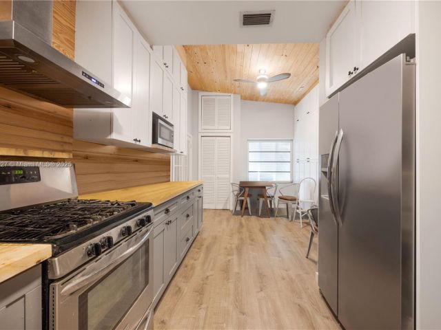 Продажа дома по адресу 6400 SW 81st St - фото 6242576