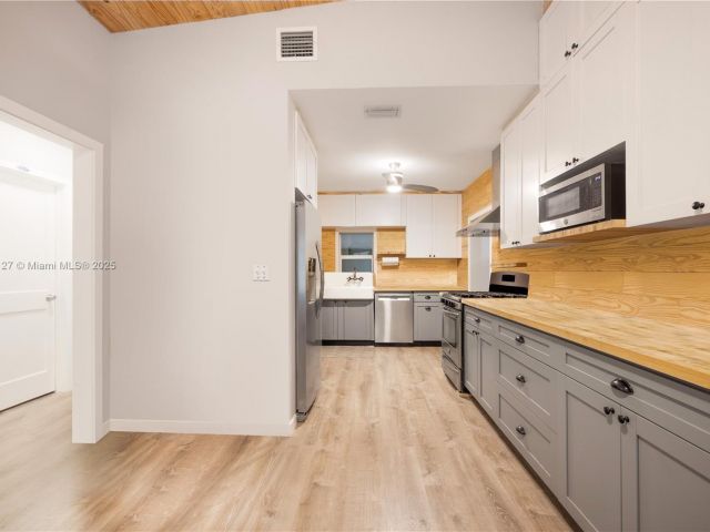 Продажа дома по адресу 6400 SW 81st St - фото 6242577