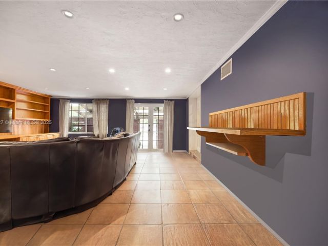 Продажа дома по адресу 6400 SW 81st St - фото 6242579