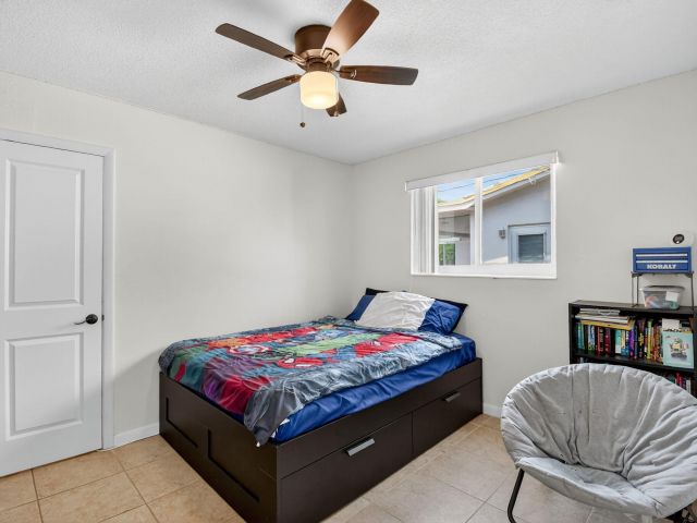 Продажа дома по адресу 5511 Van Buren Street - фото 6264597