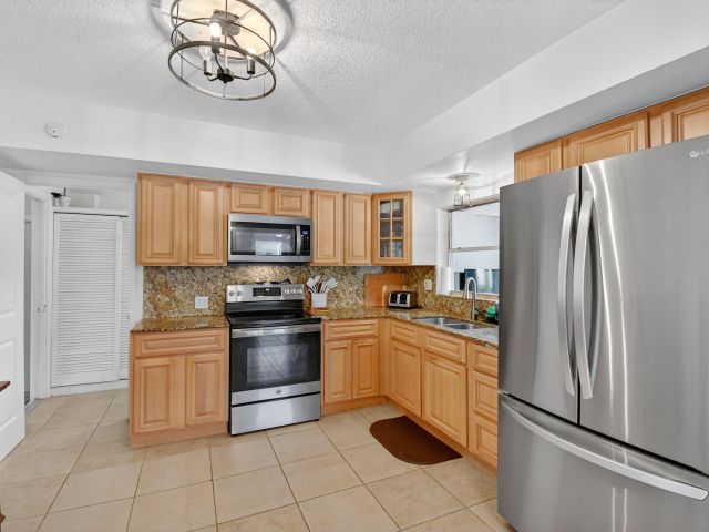 Продажа дома по адресу 5511 Van Buren Street - фото 6264602