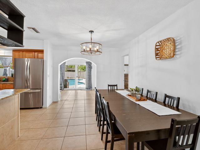 Продажа дома по адресу 5511 Van Buren Street - фото 6264605