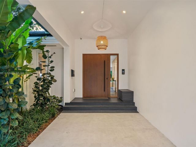 Продажа дома по адресу 4800 Bay Point Rd - фото 6238026