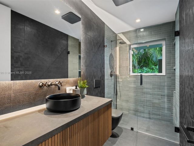 Продажа дома по адресу 4800 Bay Point Rd - фото 6238032