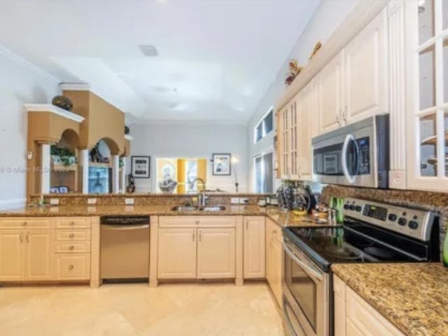 Продажа дома по адресу 423 NE 3rd Street - фото 6240108