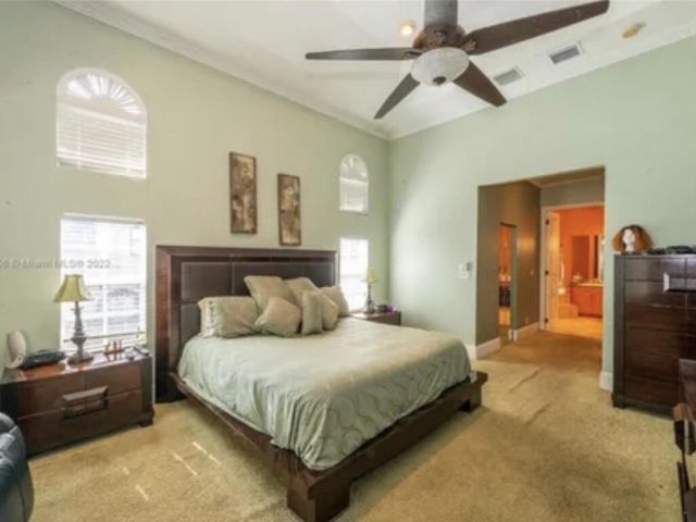 Продажа дома по адресу 423 NE 3rd Street - фото 6240118