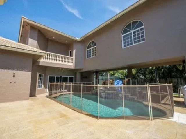 Продажа дома по адресу 423 NE 3rd Street - фото 6240123