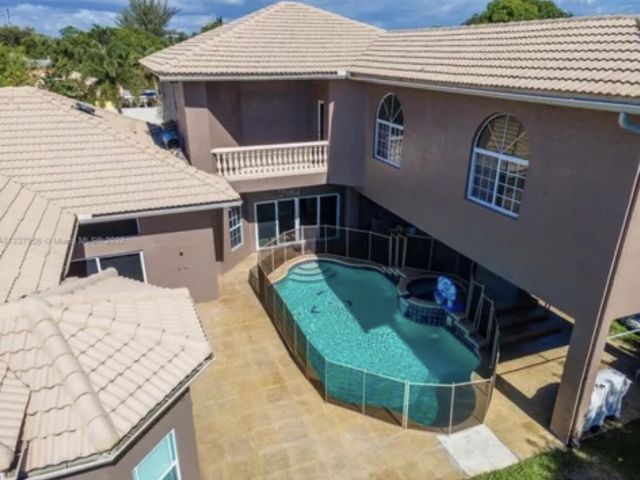 Продажа дома по адресу 423 NE 3rd Street - фото 6240126