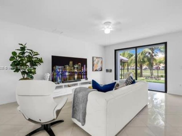 Продажа дома по адресу 7936 SW 164th Pl - фото 6239892