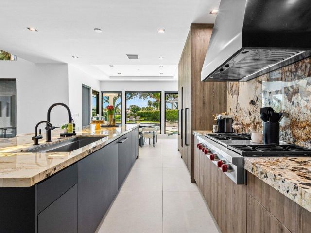 Продажа дома по адресу 4825 Bocaire Boulevard - фото 6748780