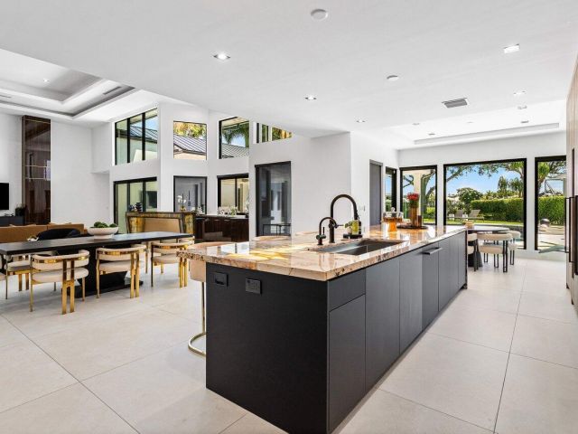 Продажа дома по адресу 4825 Bocaire Boulevard - фото 6748781