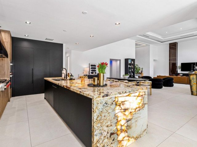 Продажа дома по адресу 4825 Bocaire Boulevard - фото 6748783