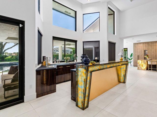 Продажа дома по адресу 4825 Bocaire Boulevard - фото 6748789