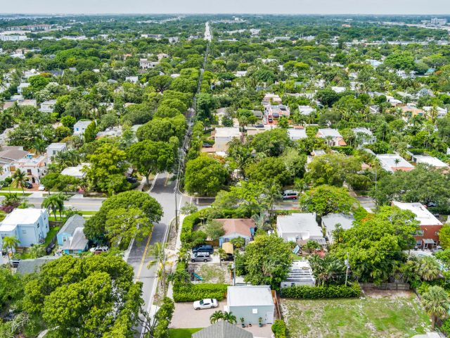 Продажа дома по адресу 1915 Lake Avenue - фото 6240384