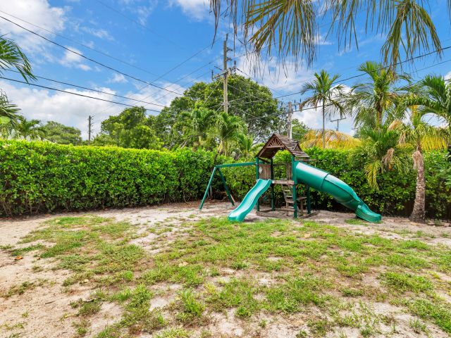 Продажа дома по адресу 1915 Lake Avenue - фото 6240390