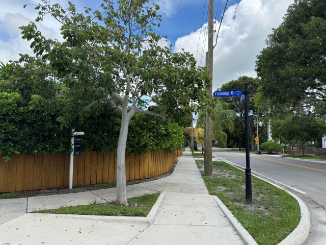 Продажа дома по адресу 1915 Lake Avenue - фото 6483843