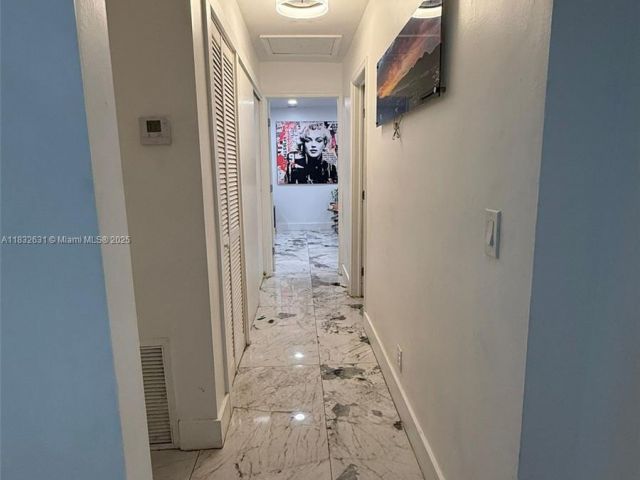 Продажа дома по адресу 5838 Madison St - фото 6239622