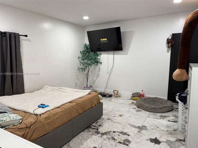 Продажа дома по адресу 5838 Madison St - фото 6239623