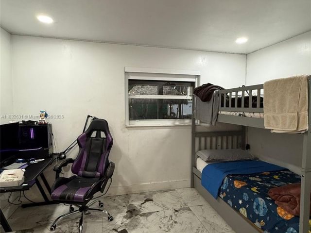 Продажа дома по адресу 5838 Madison St - фото 6239624