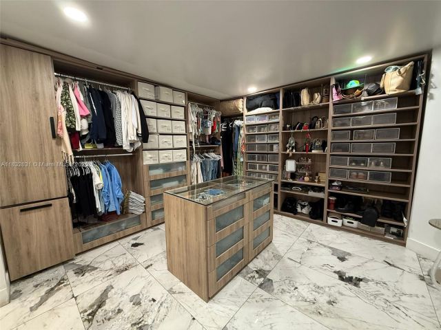 Продажа дома по адресу 5838 Madison St - фото 6239628