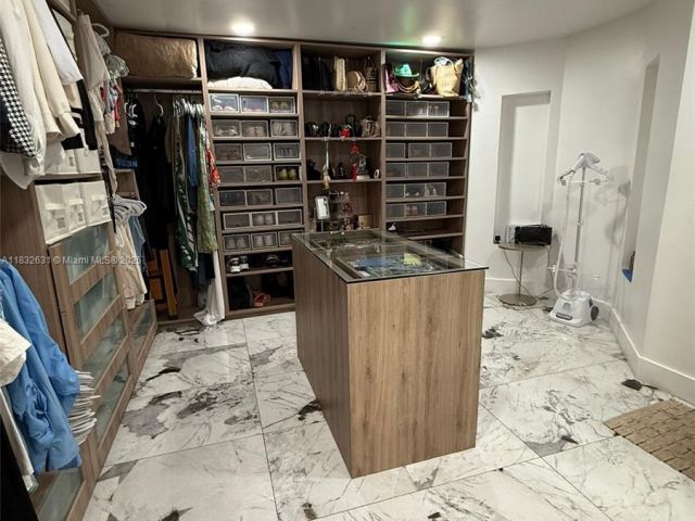 Продажа дома по адресу 5838 Madison St - фото 6239629