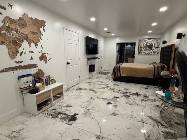 Продажа дома по адресу 5838 Madison St - фото 6239630