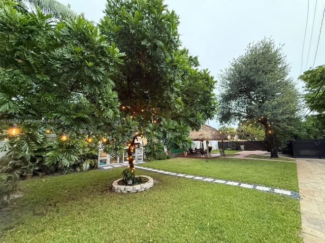 Продажа дома по адресу 5838 Madison St - фото 6239632