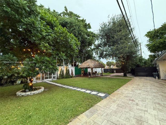 Продажа дома по адресу 5838 Madison St - фото 6239635