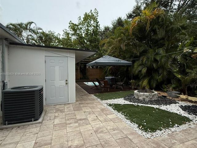 Продажа дома по адресу 5838 Madison St - фото 6239636