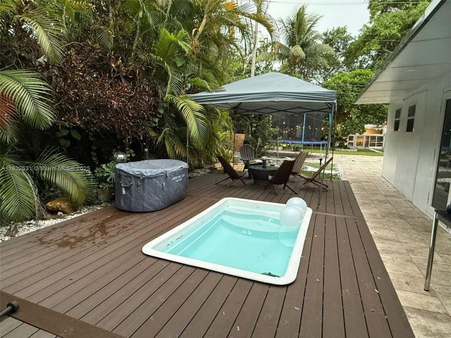 Продажа дома по адресу 5838 Madison St - фото 6239638