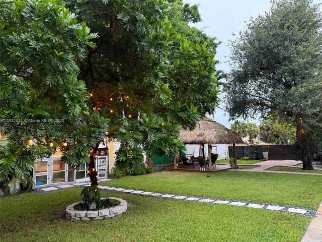 Продажа дома по адресу 5838 Madison St - фото 6239641