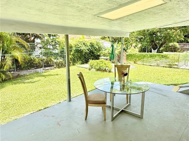 Продажа дома по адресу 2145 SW 26th St - фото 6247298