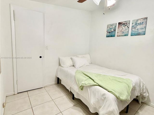 Продажа дома по адресу 2145 SW 26th St - фото 6247299