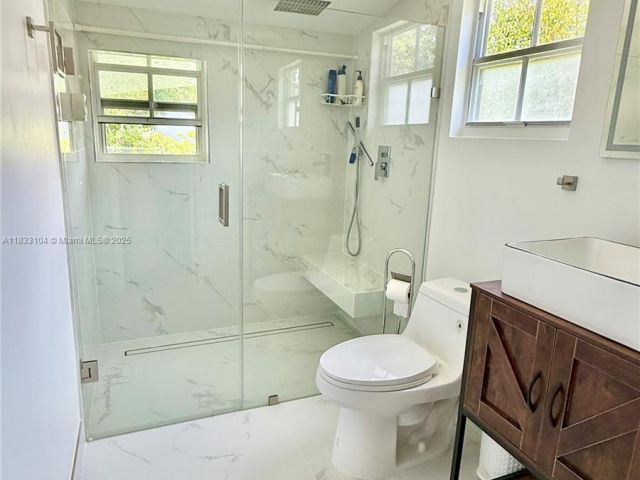 Продажа дома по адресу 2145 SW 26th St - фото 6247302