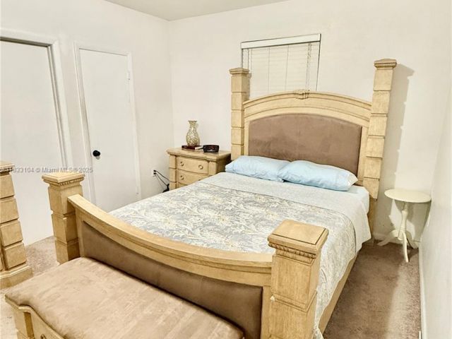 Продажа дома по адресу 2145 SW 26th St - фото 6247303