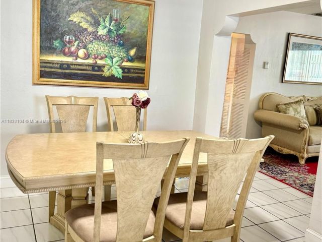 Продажа дома по адресу 2145 SW 26th St - фото 6247307