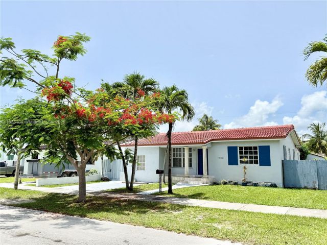 Продажа дома по адресу 2145 SW 26th St - фото 6247310