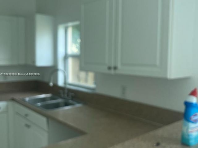 Дом в аренду по адресу 4113 NE 24th Dr 4113 - фото 6239529