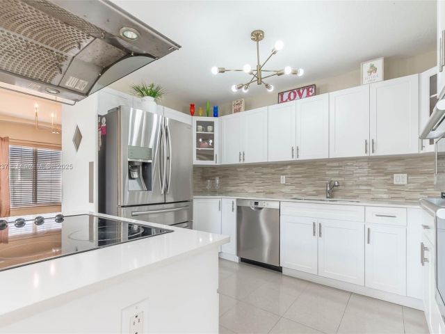 Продажа дома по адресу 4665 SW 159th Ct - фото 6238303